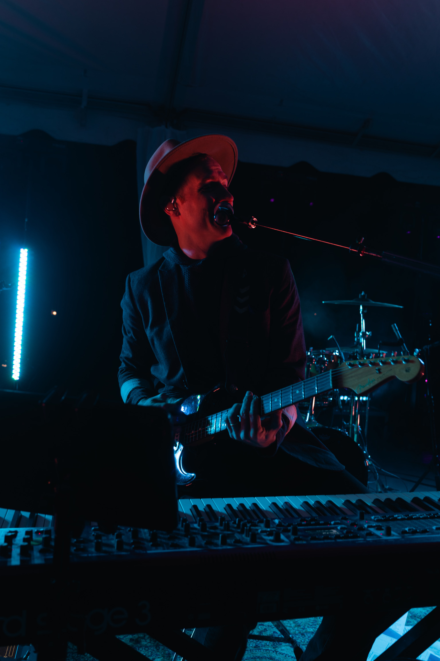 Solo guitar and keys performer at cocktail hour