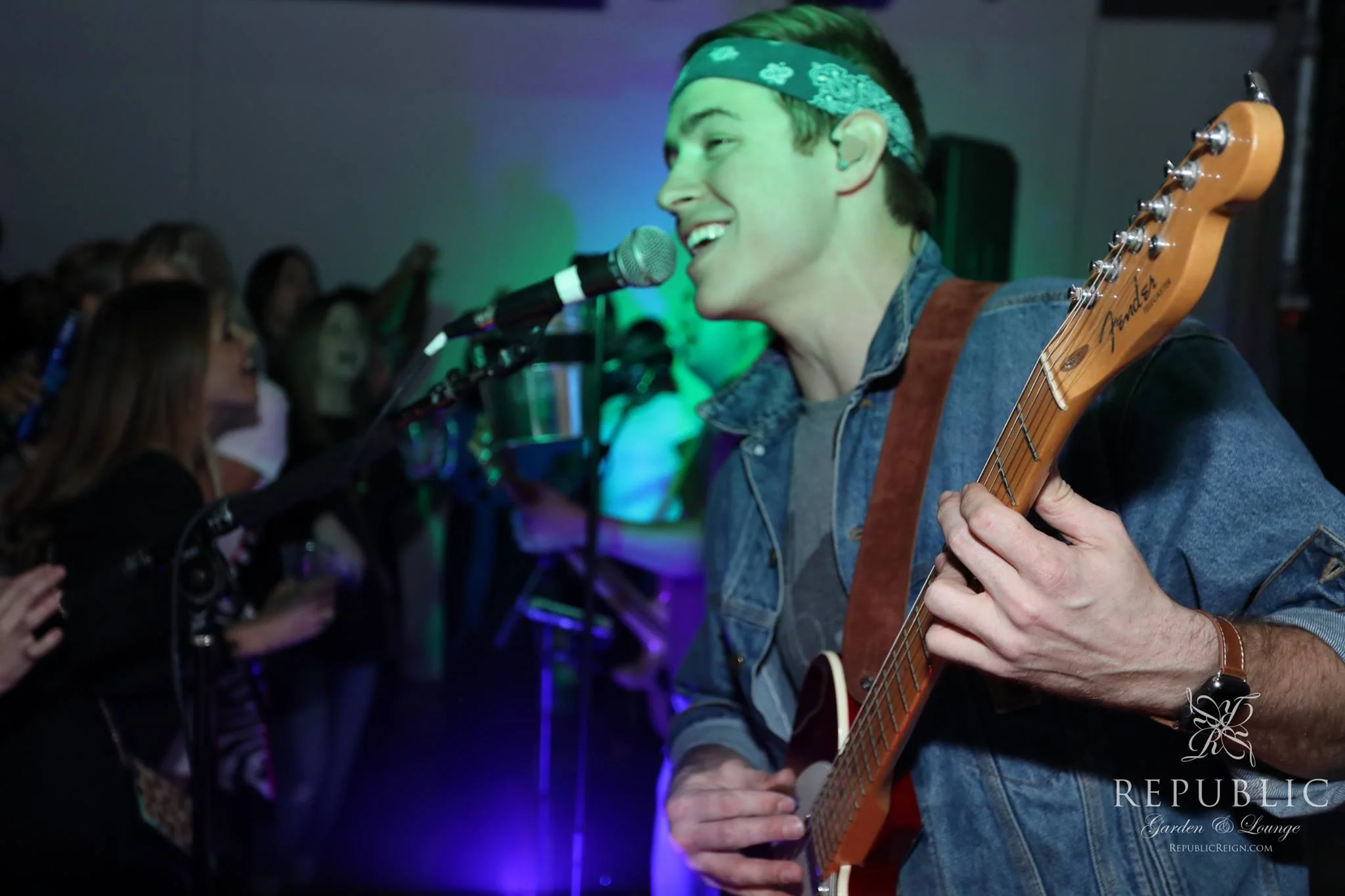 Zach Bedell wide stage shot